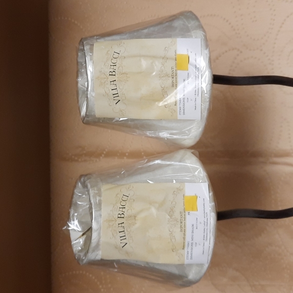 VILLA BACCI cream colored two mini shades wrapped in original cellophane. - Picture 2 of 7